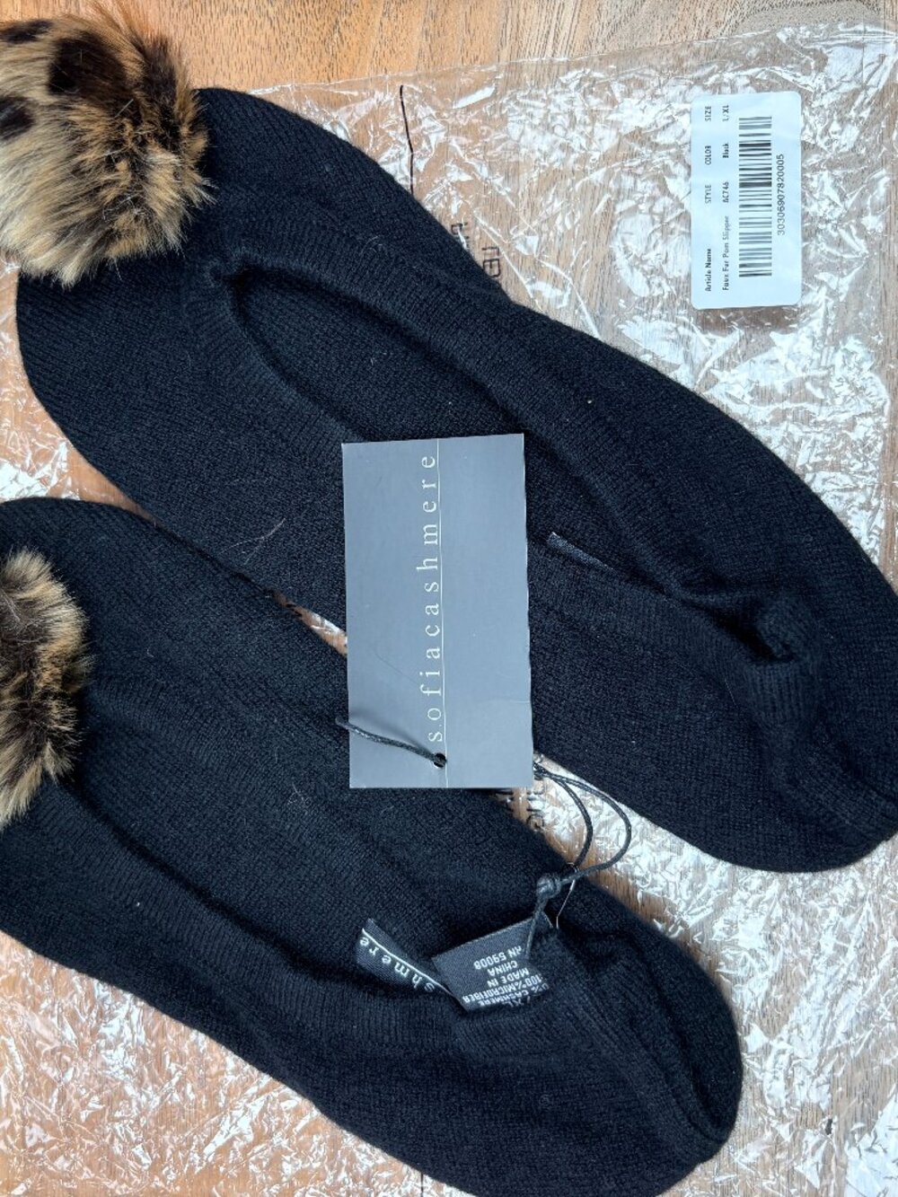 NWT Sofia Cashmere Slippers. Size L/XL